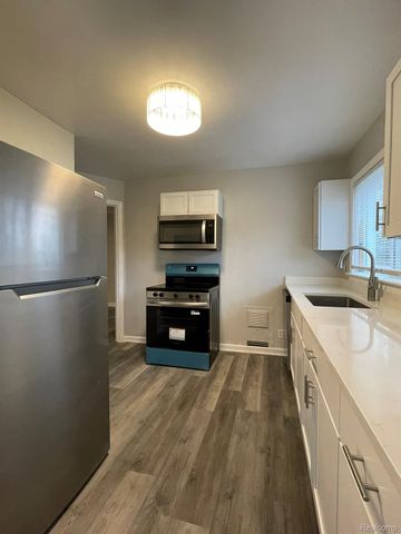 3021 N Grand River Avenue, Lansing, MI 48906