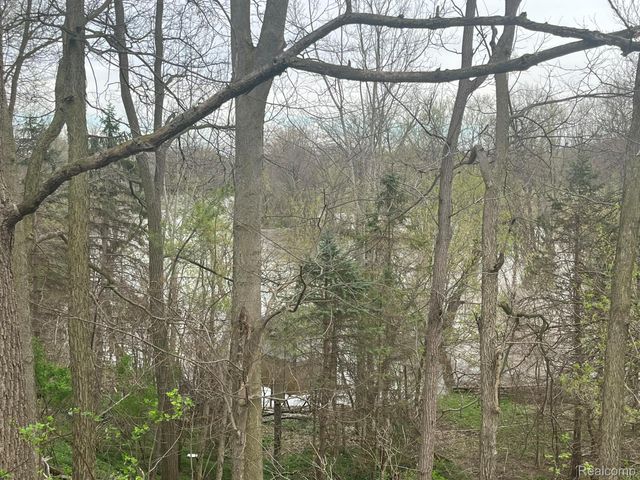 3021 N Grand River Avenue, Lansing, MI 48906