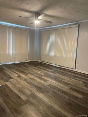 3021 N Grand River Avenue, Lansing, MI 48906