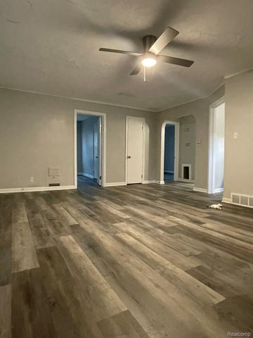 3021 N Grand River Avenue, Lansing, MI 48906