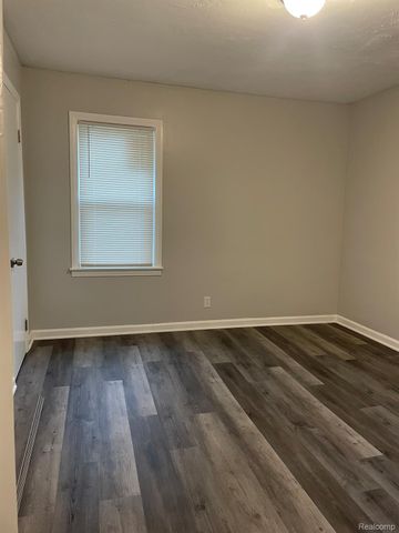 3021 N Grand River Avenue, Lansing, MI 48906