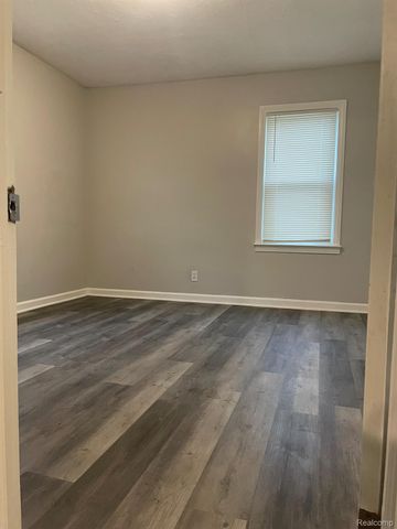 3021 N Grand River Avenue, Lansing, MI 48906