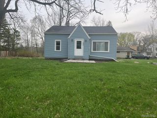 3021 N Grand River Avenue, Lansing, MI 48906