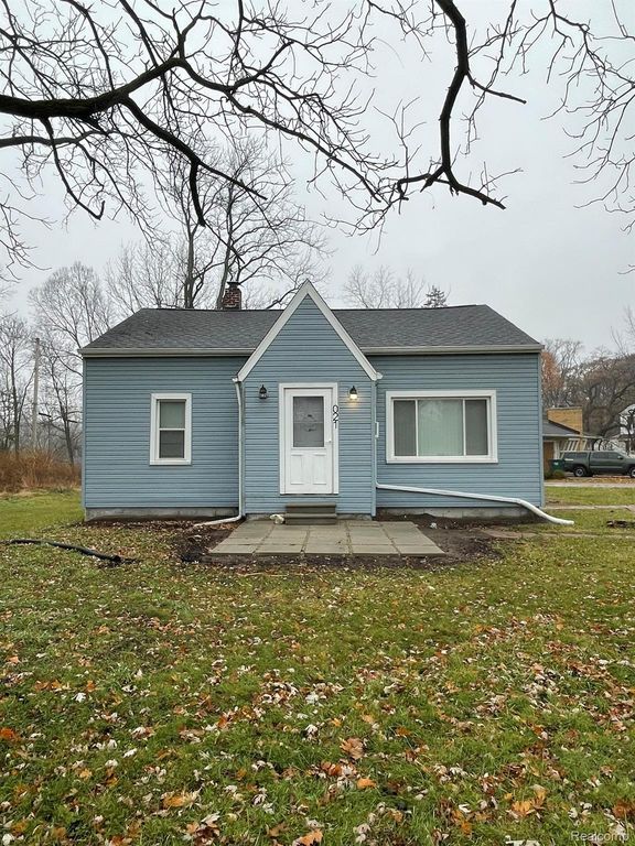 3021 N Grand River Avenue, Lansing, MI 48906
