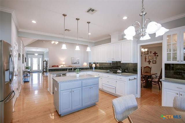 213 Iron Gate, Victoria, TX 77904