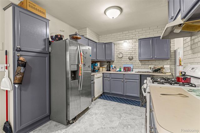 6429 N Beech Daly Road, Dearborn Heights, MI 48127