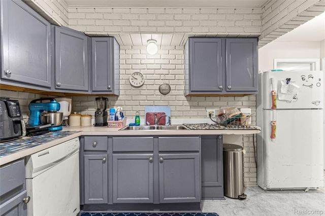 6429 N Beech Daly Road, Dearborn Heights, MI 48127