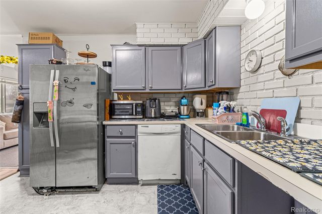 6429 N Beech Daly Road, Dearborn Heights, MI 48127