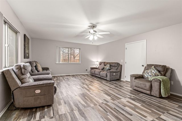 6429 N Beech Daly Road, Dearborn Heights, MI 48127