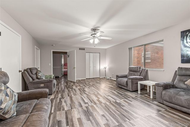 6429 N Beech Daly Road, Dearborn Heights, MI 48127