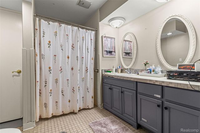 6429 N Beech Daly Road, Dearborn Heights, MI 48127