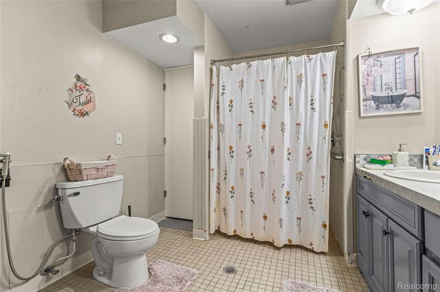 6429 N Beech Daly Road, Dearborn Heights, MI 48127