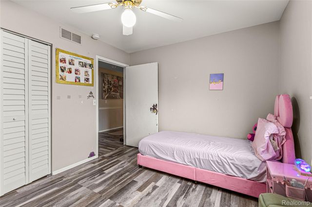 6429 N Beech Daly Road, Dearborn Heights, MI 48127