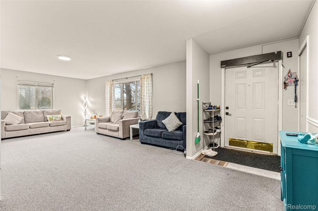 6429 N Beech Daly Road, Dearborn Heights, MI 48127