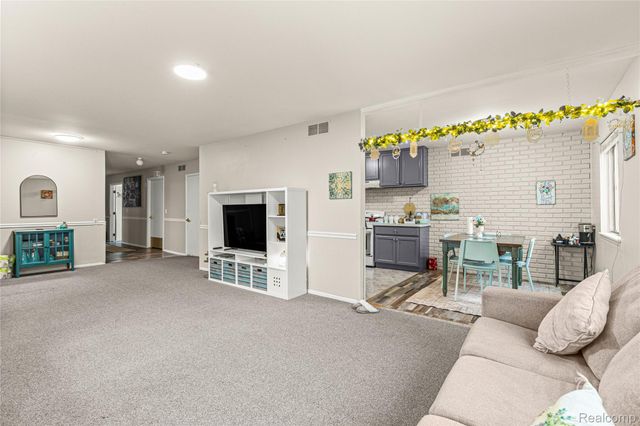 6429 N Beech Daly Road, Dearborn Heights, MI 48127