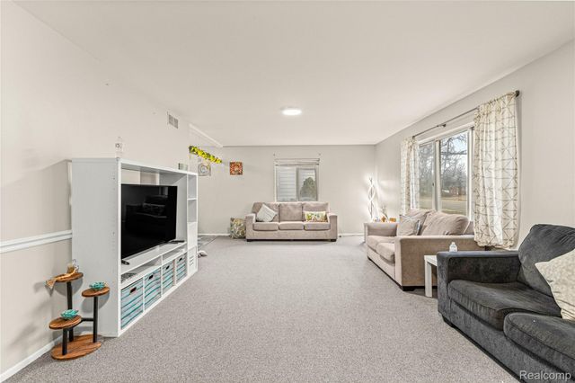 6429 N Beech Daly Road, Dearborn Heights, MI 48127