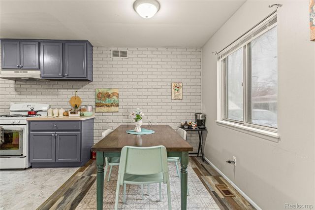 6429 N Beech Daly Road, Dearborn Heights, MI 48127