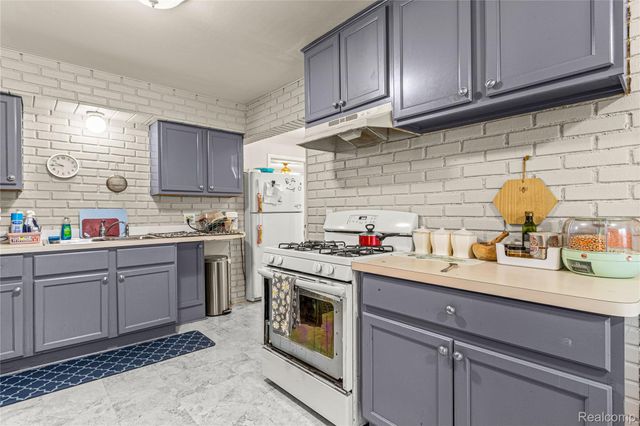 6429 N Beech Daly Road, Dearborn Heights, MI 48127