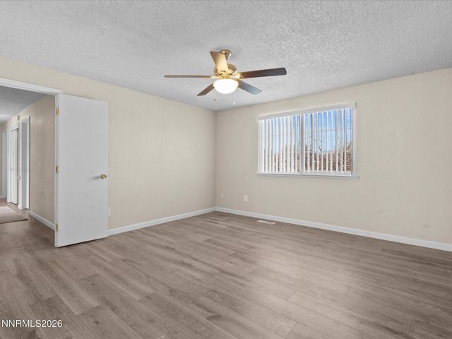 1074 Glen Martin Drive, Sparks, NV 89434