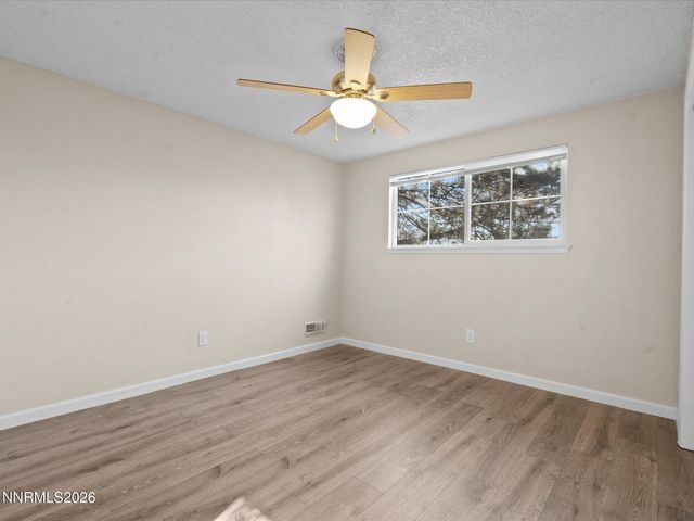 1074 Glen Martin Drive, Sparks, NV 89434