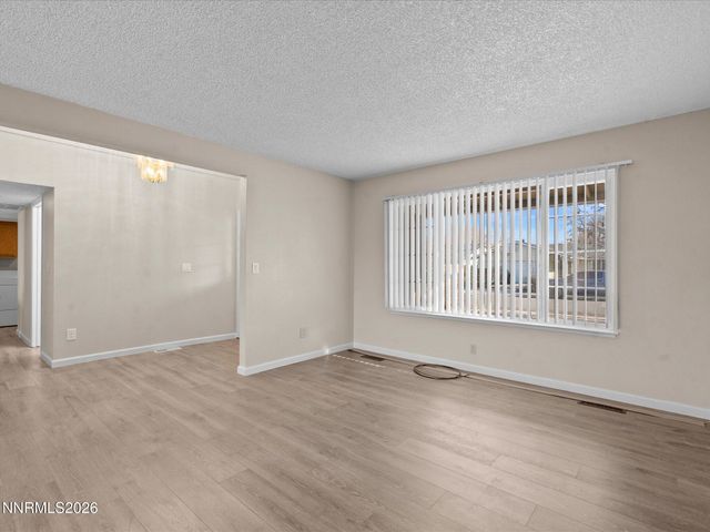 1074 Glen Martin Drive, Sparks, NV 89434