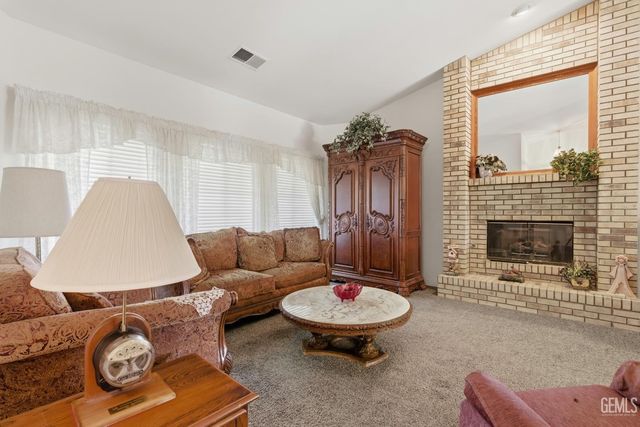 5710 Stageline Drive, Bakersfield, CA 93312