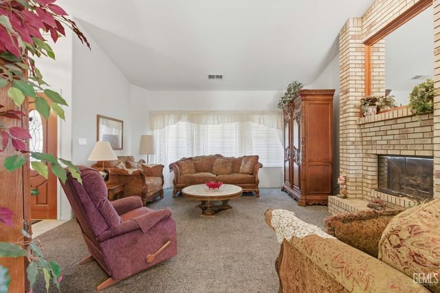 5710 Stageline Drive, Bakersfield, CA 93312