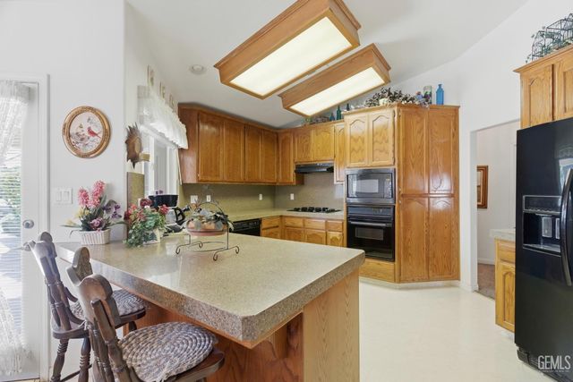 5710 Stageline Drive, Bakersfield, CA 93312