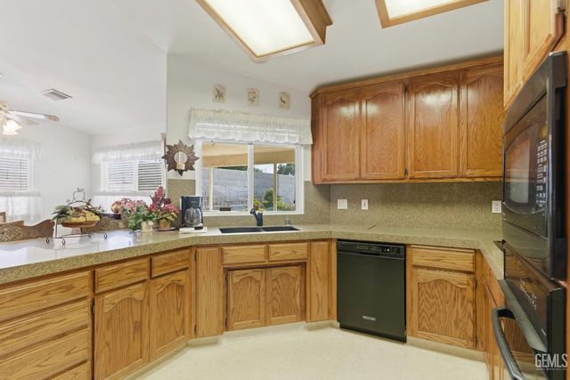 5710 Stageline Drive, Bakersfield, CA 93312
