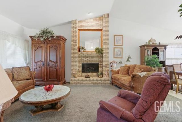 5710 Stageline Drive, Bakersfield, CA 93312