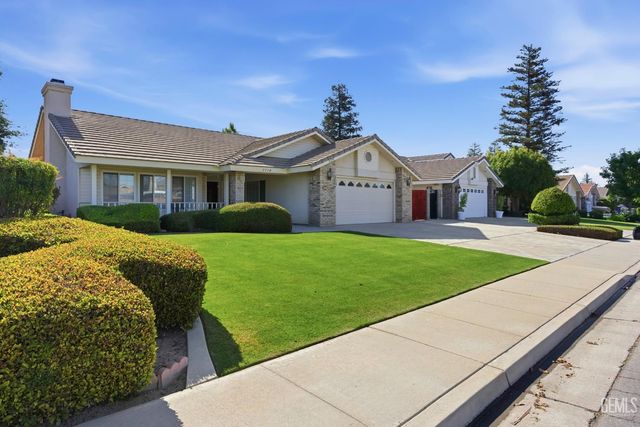 5710 Stageline Drive, Bakersfield, CA 93312