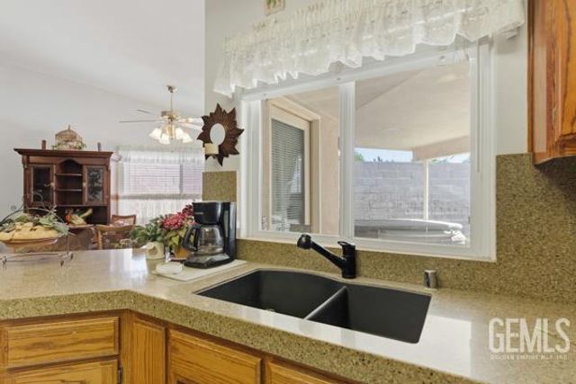 5710 Stageline Drive, Bakersfield, CA 93312