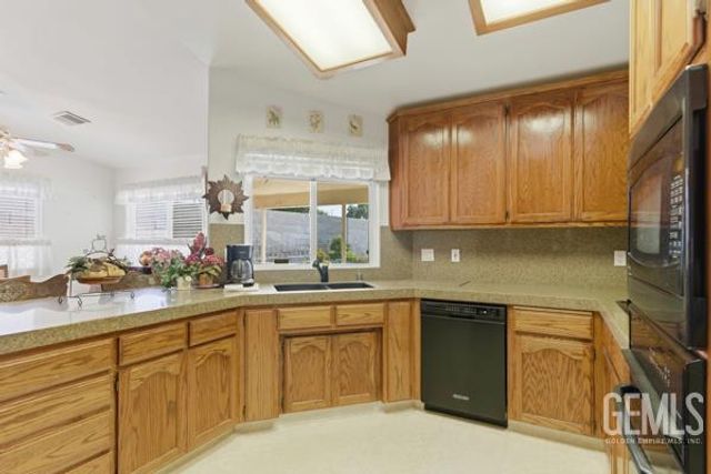 5710 Stageline Drive, Bakersfield, CA 93312