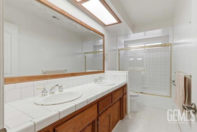 5710 Stageline Drive, Bakersfield, CA 93312