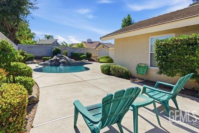 5710 Stageline Drive, Bakersfield, CA 93312