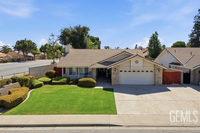 5710 Stageline Drive, Bakersfield, CA 93312