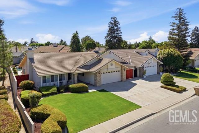 5710 Stageline Drive, Bakersfield, CA 93312