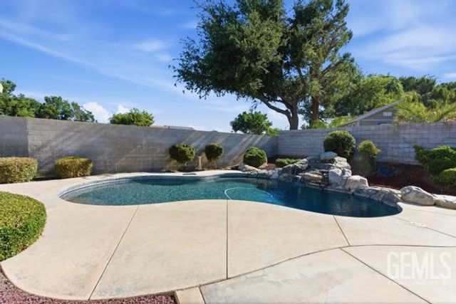 5710 Stageline Drive, Bakersfield, CA 93312