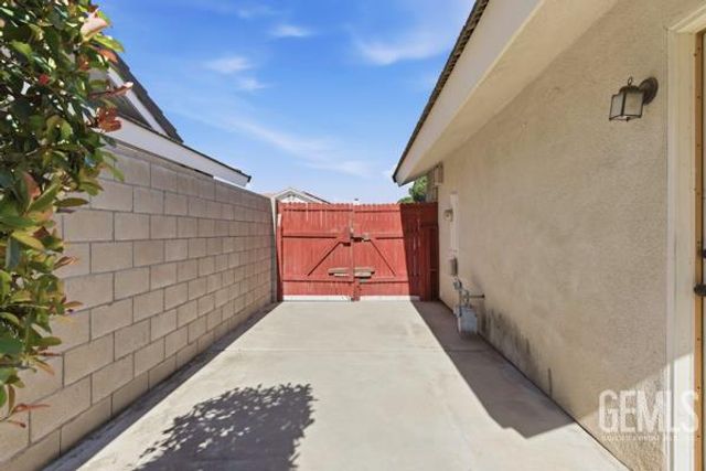 5710 Stageline Drive, Bakersfield, CA 93312