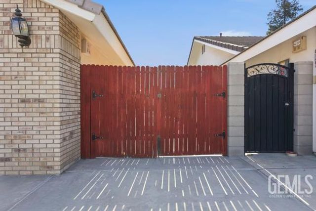 5710 Stageline Drive, Bakersfield, CA 93312