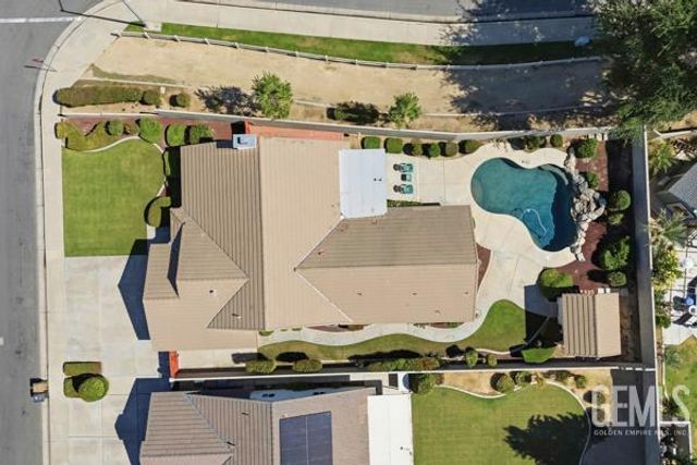 5710 Stageline Drive, Bakersfield, CA 93312