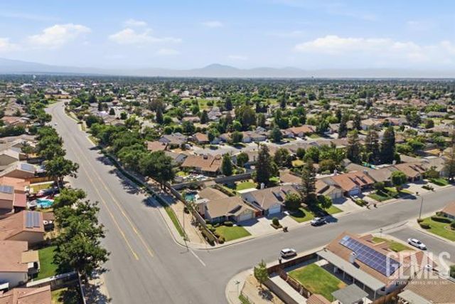 5710 Stageline Drive, Bakersfield, CA 93312