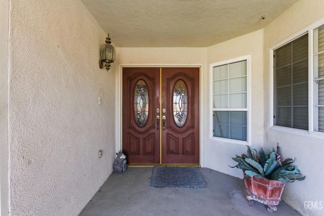 5710 Stageline Drive, Bakersfield, CA 93312