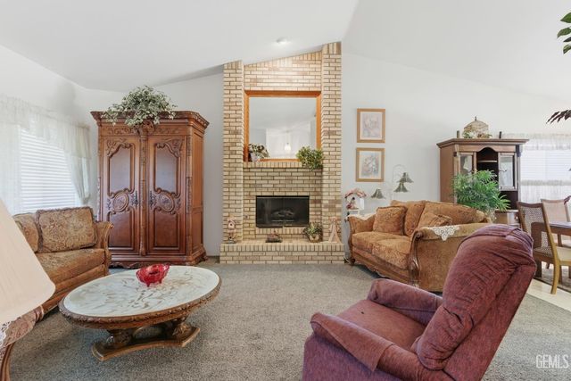 5710 Stageline Drive, Bakersfield, CA 93312