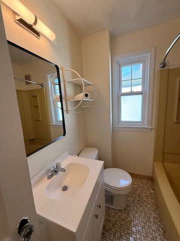 24 Brook Rd 3, Quincy, MA 02169