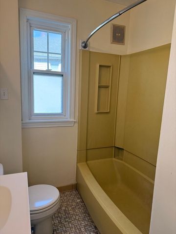 24 Brook Rd 3, Quincy, MA 02169