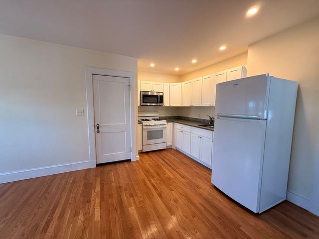 24 Brook Rd 3, Quincy, MA 02169