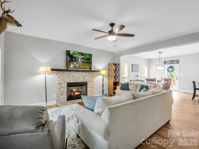 905 Rolling Road, Lincolnton, NC 28092