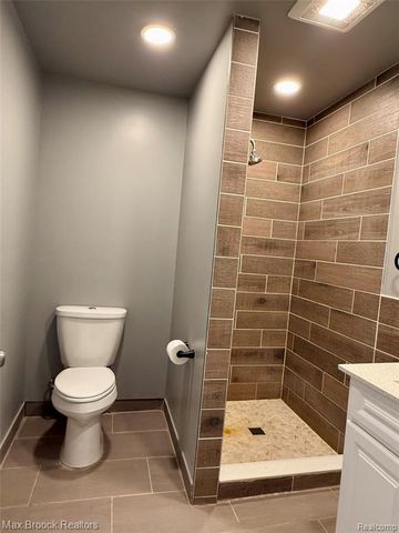 1146 S Long Lake Boulevard, Lake Orion, MI 48362