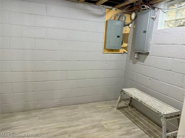 1146 S Long Lake Boulevard, Lake Orion, MI 48362